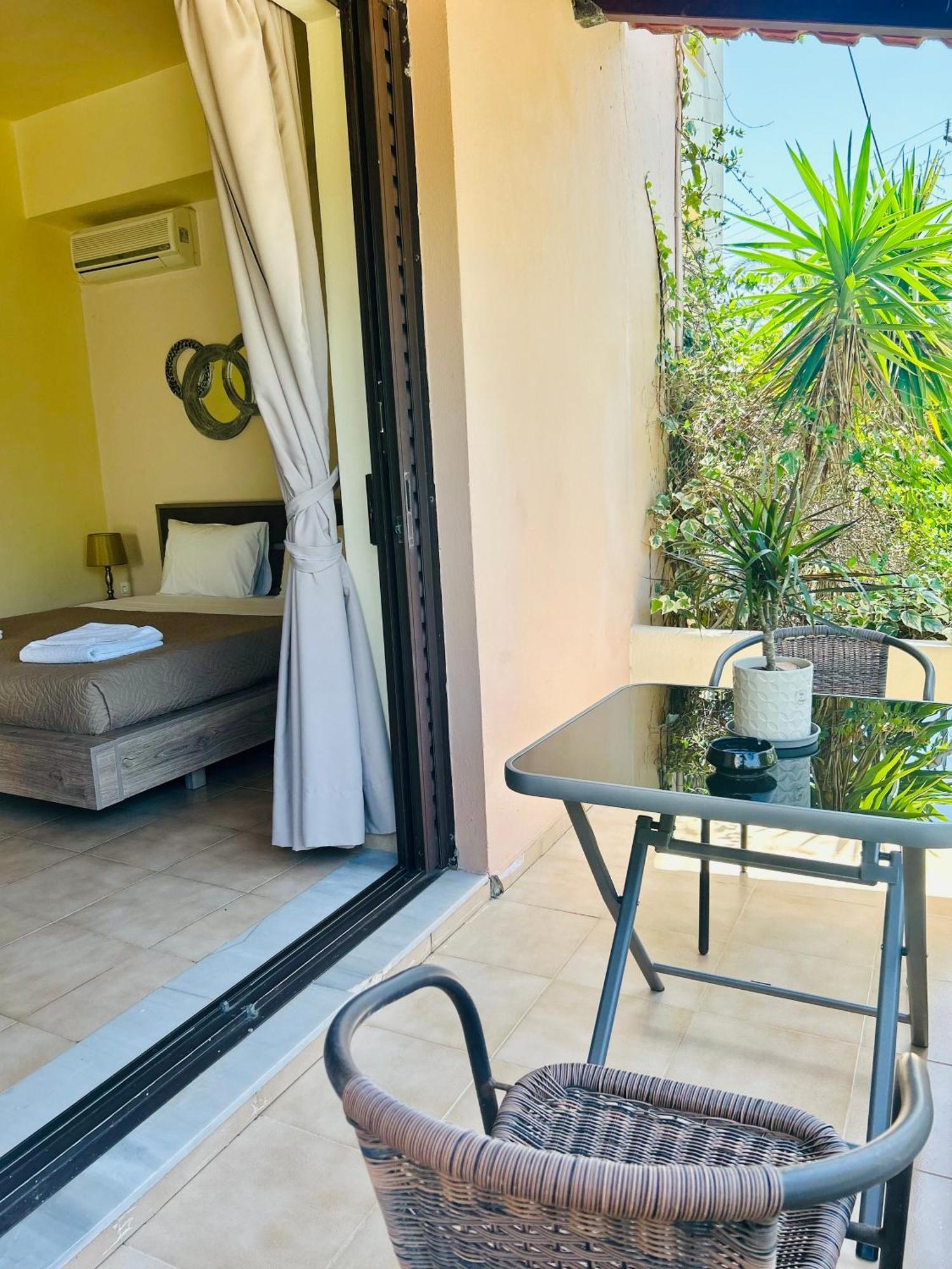 Esperia Apartments Платанес Екстериор снимка